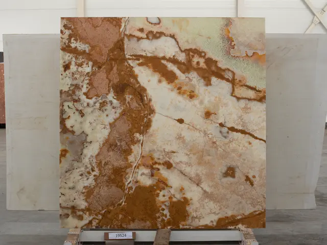 Слэб из оникса VERDE полированный 1840x1900x20 мм, код 19524