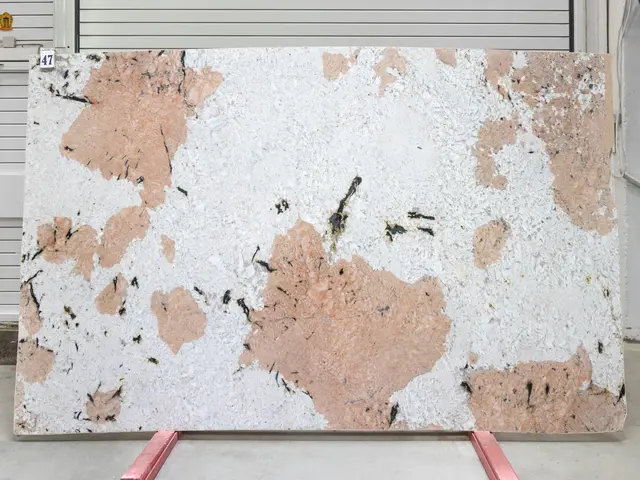 Слэб из гранита ALASKA PINK полированный 2850x1800x20 мм, код 26003