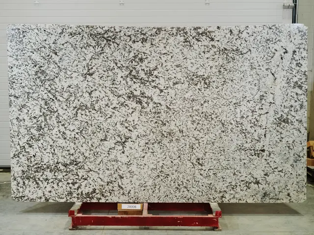 Слэб из гранита INFINITY WHITE полированный 3300x1950x20 мм, код 28006