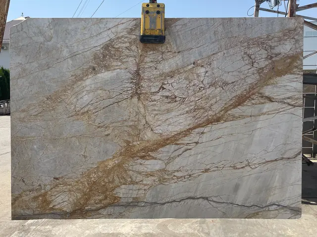 Слэб из кварцита BRECCIA ROMANO полированный 2450x1700x20 мм, код 26222