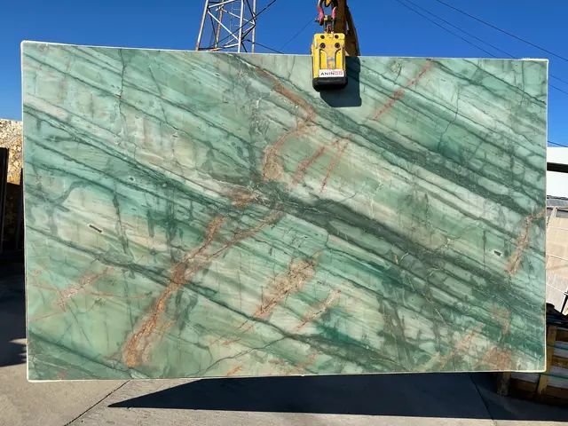 Слэб из кварцита DA VINCI полированный 3220x2000x20 мм, код 15803