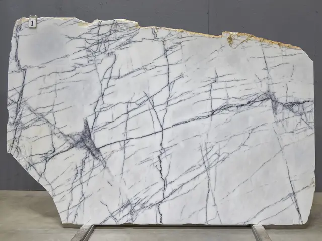 Слэб из мрамора LILAC PREMIUM полированный 2500x1500x20 мм, код 26183