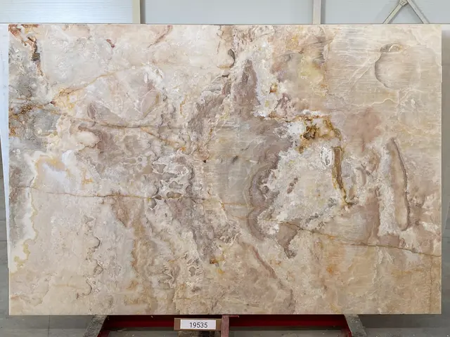 Слэб из оникса ONICE VIOLA полированный 2600x1750x20 мм, код 19535