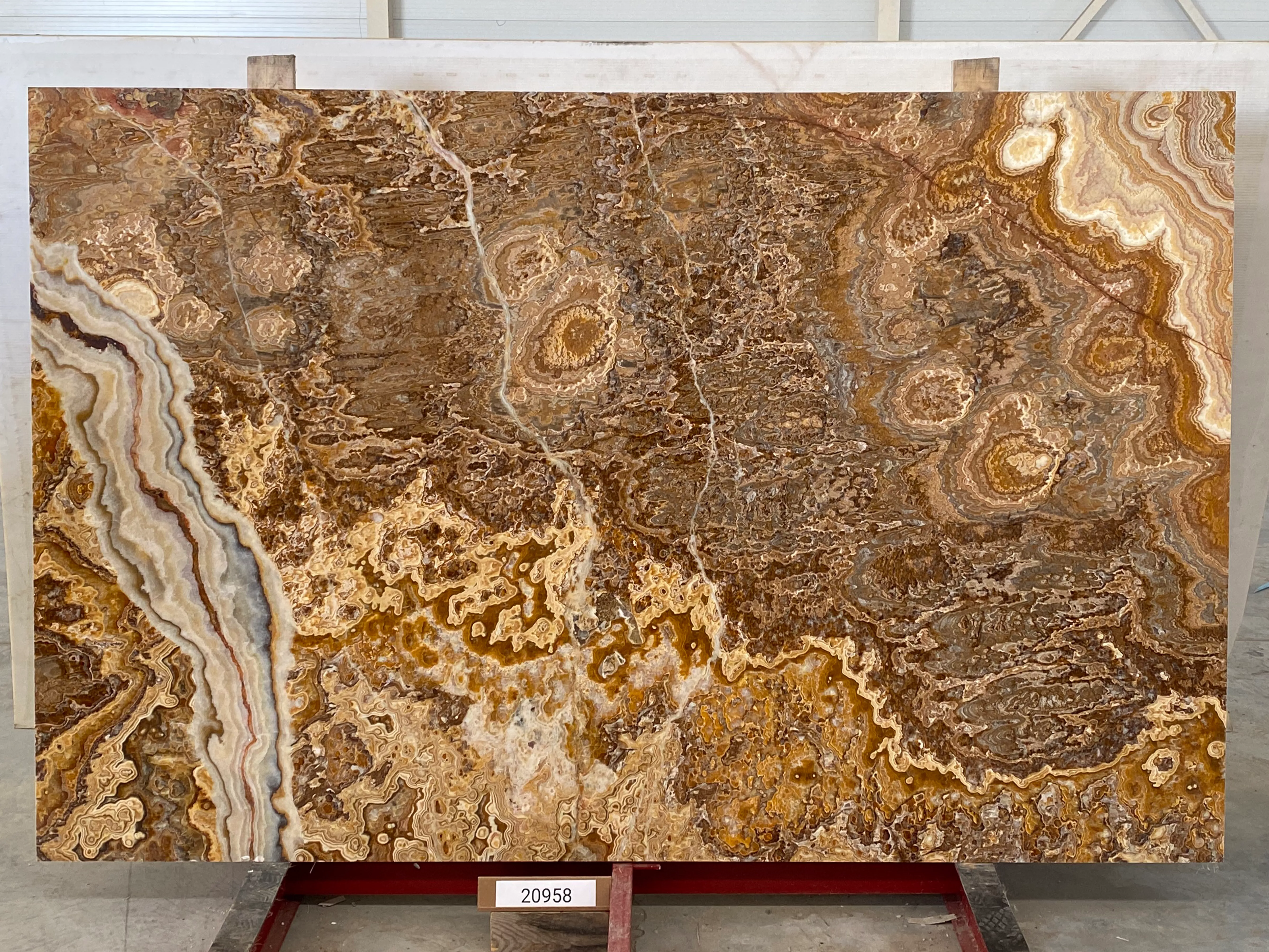 Слэб из оникса ONICE ROMANTIC BROWN полированный 2530x1630x20 мм, код 20958