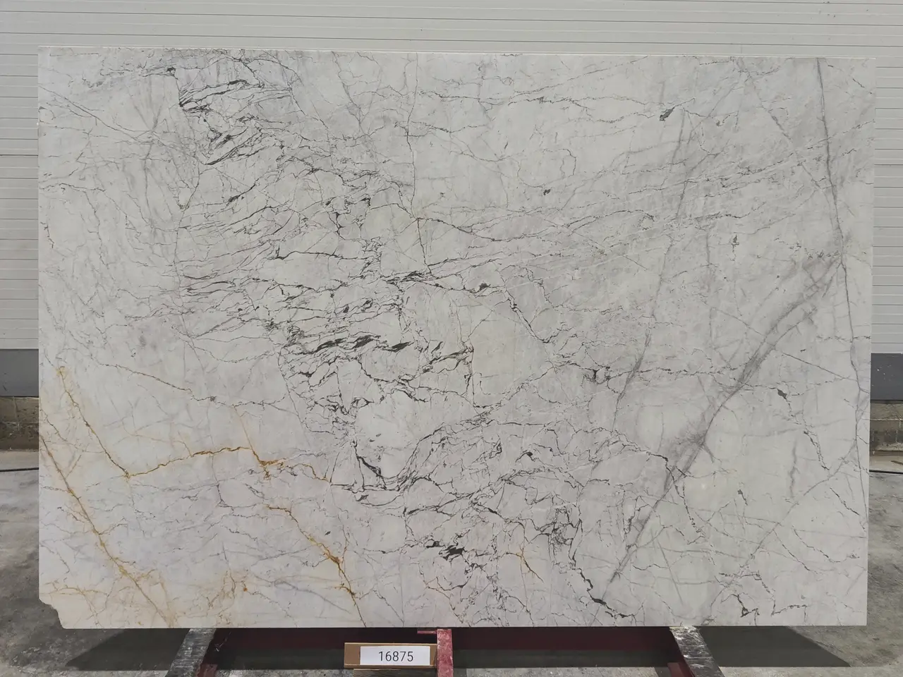 Слэб из мрамора STATUARIO полированный 2600x1800x20 мм, код 16875