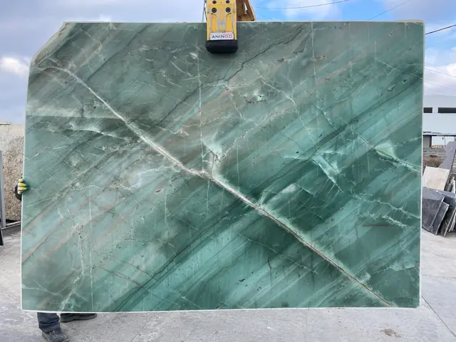 Слэб из кварцита DA VINCI полированный 2600x1800x20 мм, код 16043