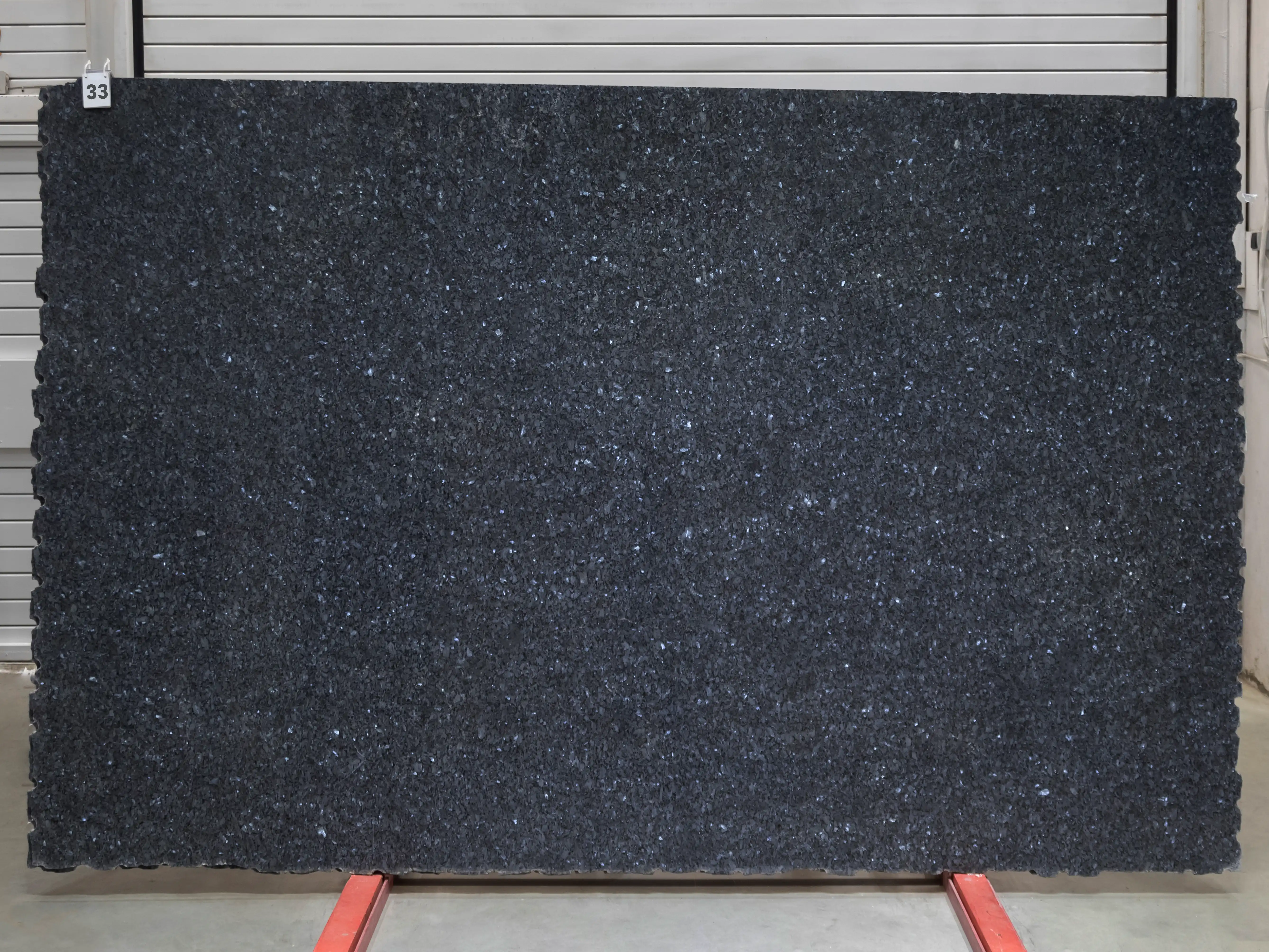 Слэб из лабрадорита BLUE PEARL полированный 2930x1910x20 мм, код 28472