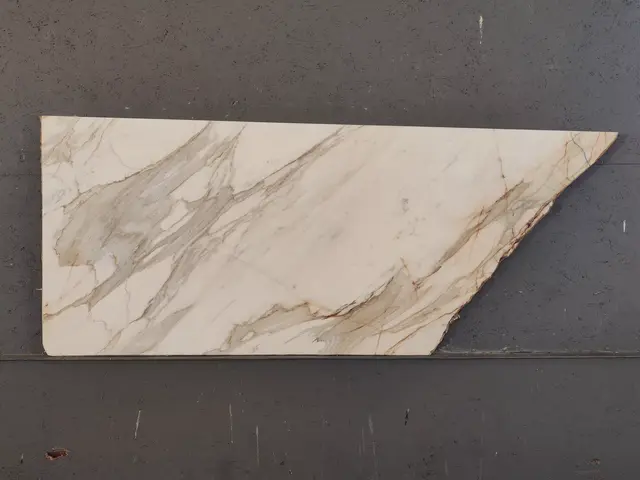 Полоса из мрамора ARABESCATO GOLD полированный 1100x600x20 мм, код 13820