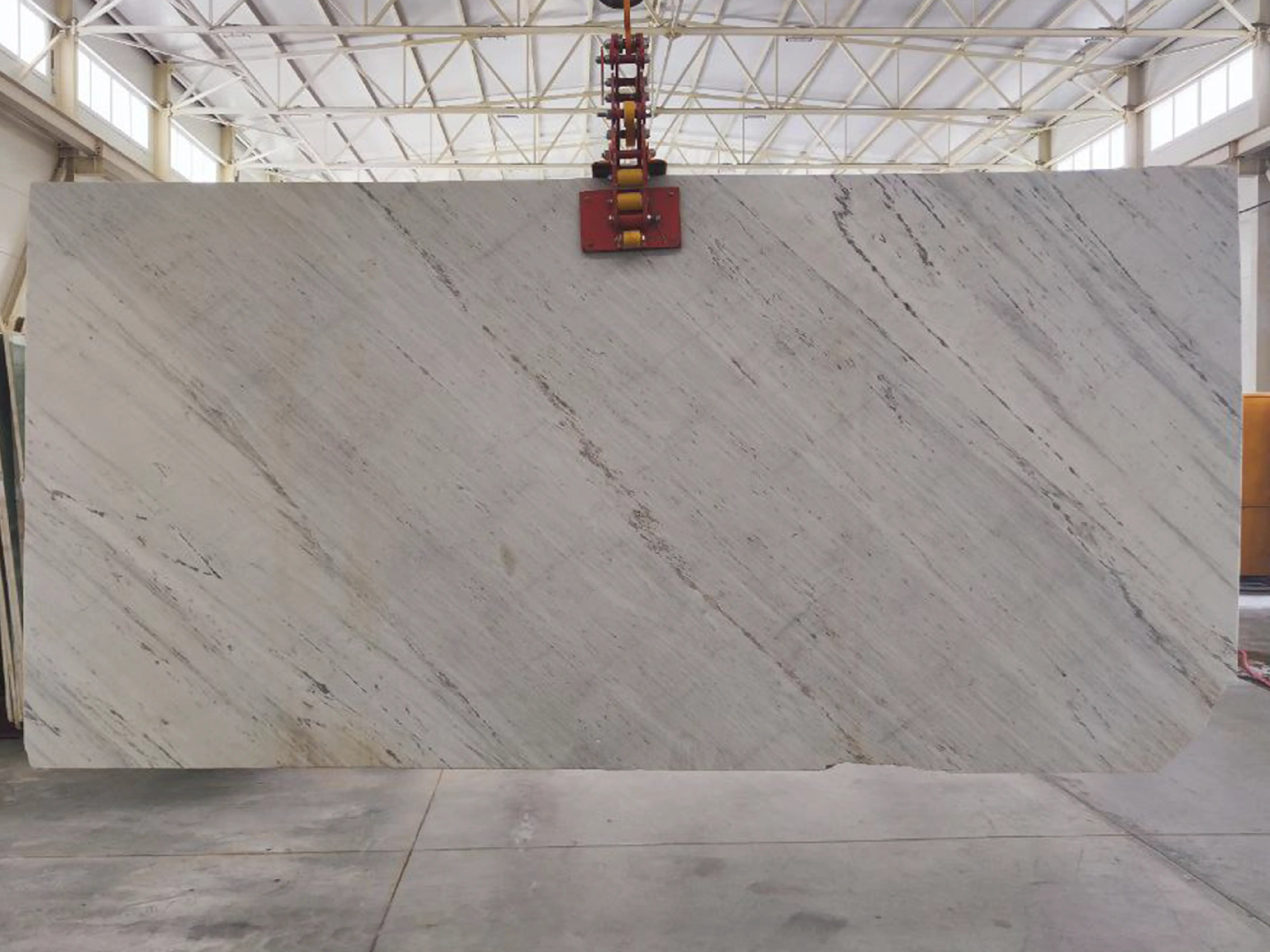 Слэб из мрамора SIVEC WHITE полированный 3000x1450x30 мм, код 24891