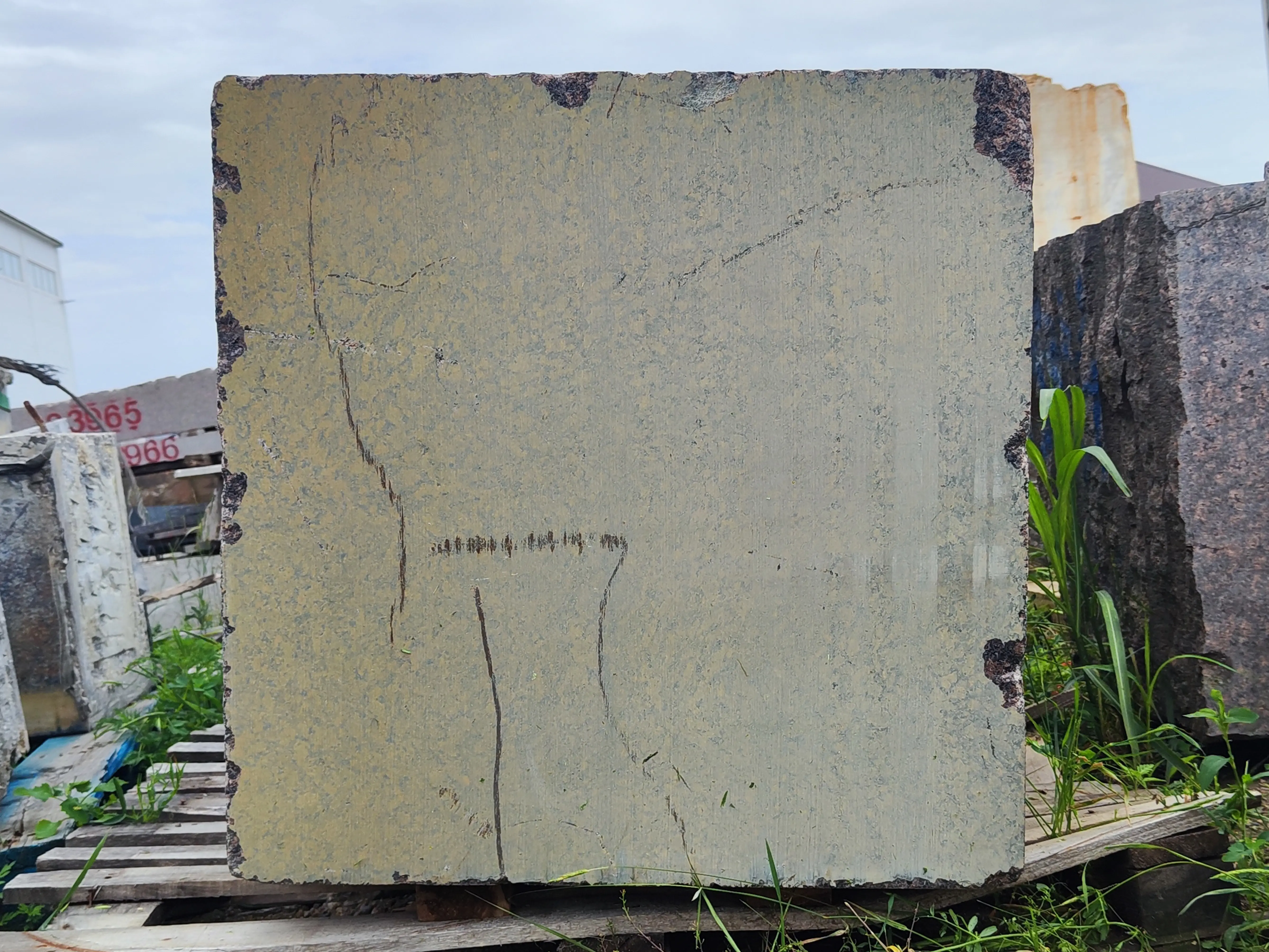 Гранит Блок из гранита DYMOVSKIY 630x600x620 мм, код 23953