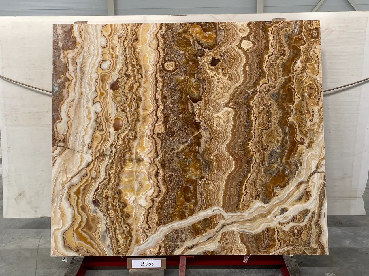 Слэб из оникса ONICE ROMANTIC BROWN полированный 2000x1700x20 мм, код 19963