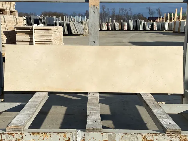 Ступень GALALA полированная 1250x330x20 мм, код 19083