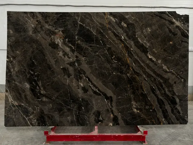 Слэб из мрамора SAINT PELAGIA полированный 3010x1860x20 мм, код 24529