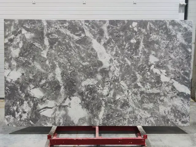 Слэб из мрамора SUPER GREY полированный 3250x1850x20 мм, код 27607