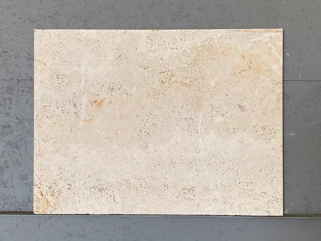 Плитка из травертина DIAMOND C/S пиленый Lx700x30 мм, код 21094