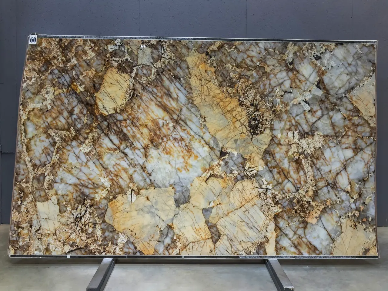 Слэб из кварцита PATAGONIA CRYSTAL GOLD полированный 3200x1920x20 мм, код 28261