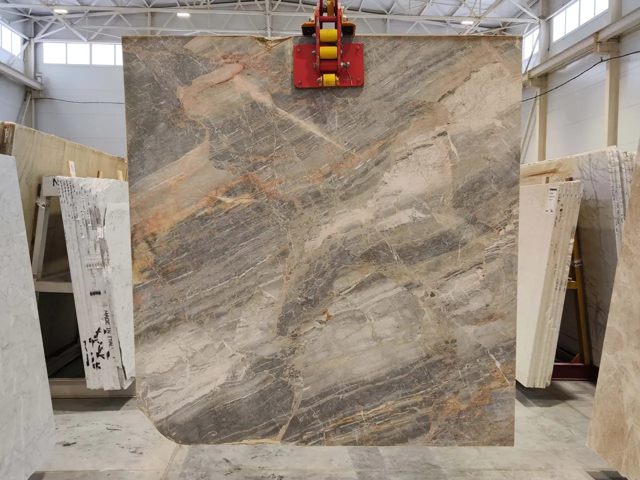 Слэб из мрамора SILVER BLUE полированный 1500x1400x20 мм, код 26522