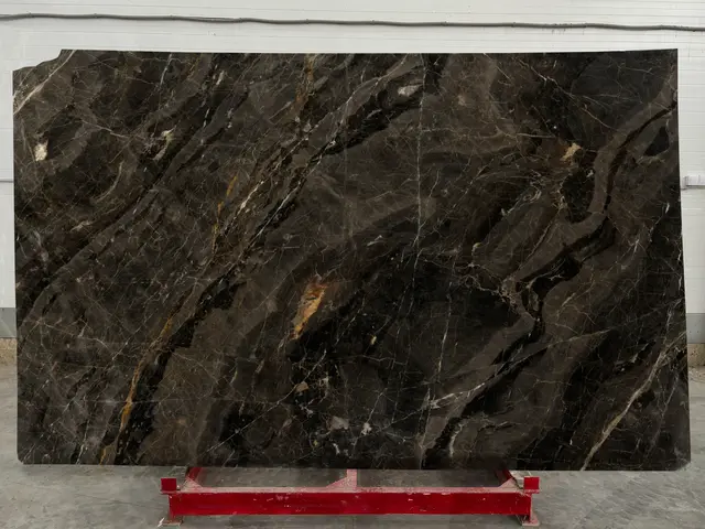 Слэб из мрамора SAINT PELAGIA полированный 3010x1860x20 мм, код 24487