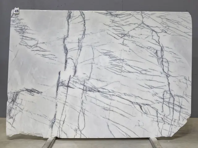 Слэб из мрамора LILAC PREMIUM полированный 2600x1850x20 мм, код 26209