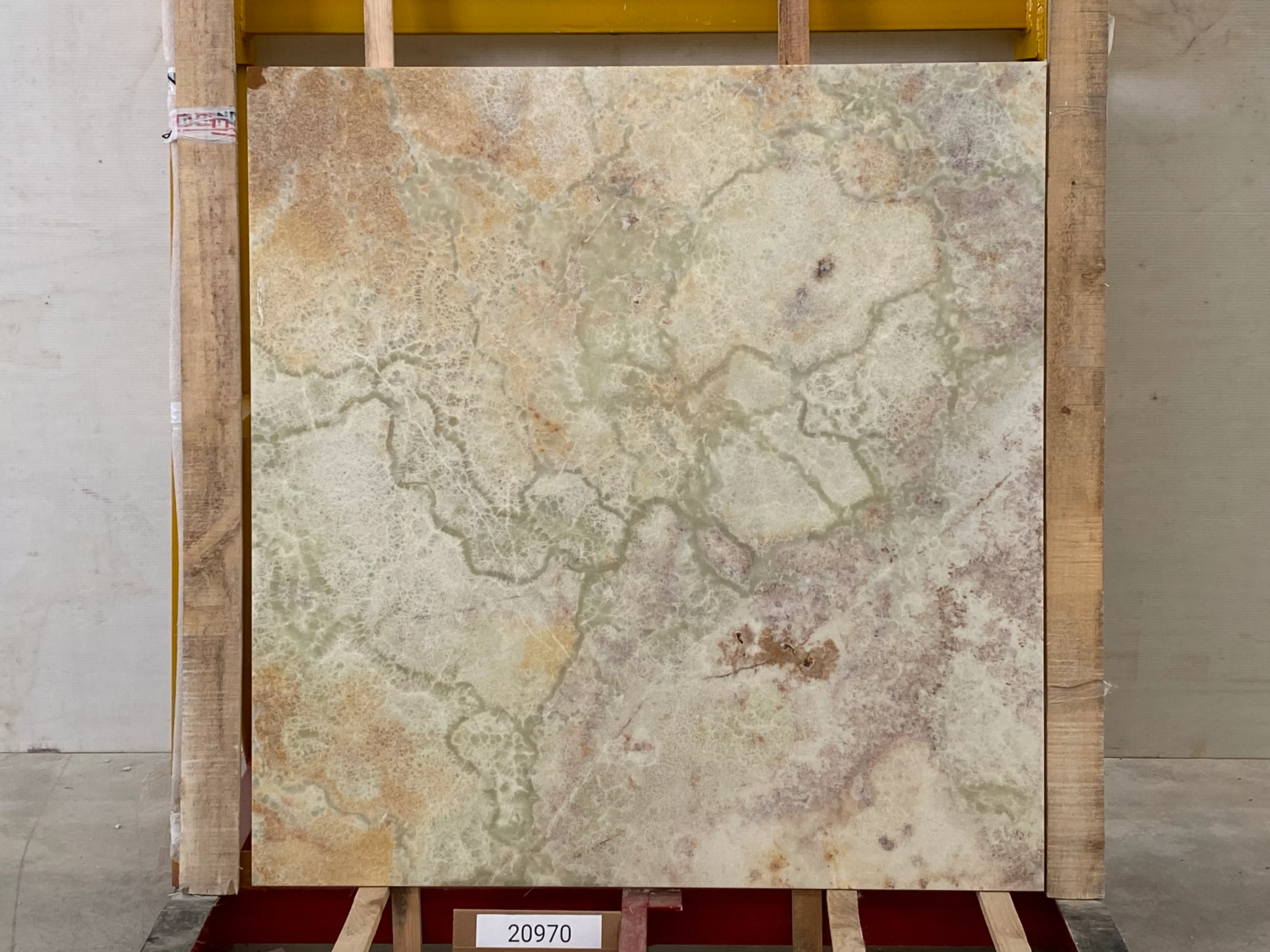 Слэб из оникса ONICE LIGHT GREEN полированный 1350x1400x20 мм, код 20970