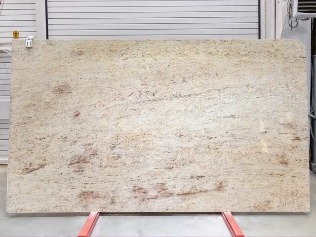 Слэб из гранита IVORY BROWN полированный 3400x1950x30 мм, код 25786