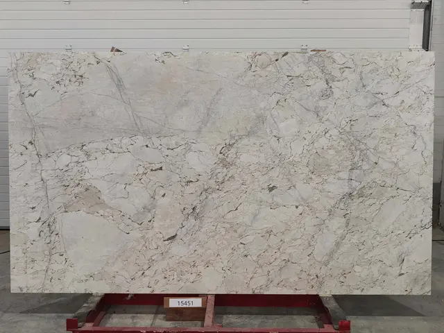 Слэб из мрамора CALACATTA CREMO полированный 2800x1600x20 мм, код 15451