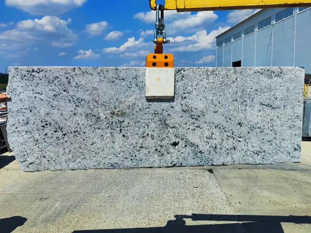 Полоса из гранита COLONIAL WHITE полированный 2100x750x30 мм, код 28420