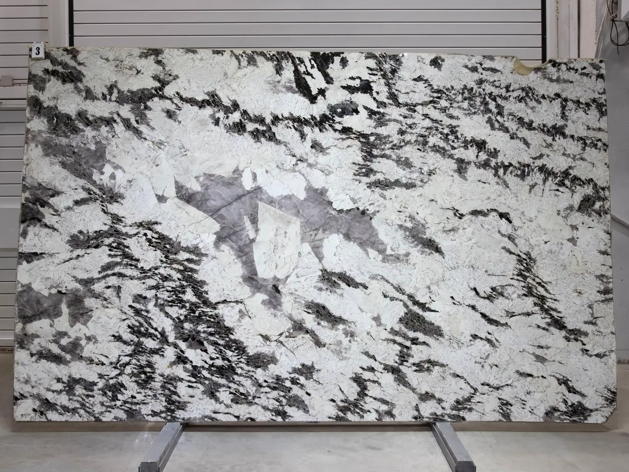 Слэб из кварцита TOURMALINE ICE полированный 3280x1990x20 мм, код 25709