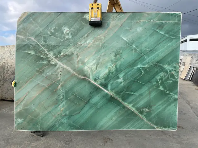 Слэб из кварцита DA VINCI полированный 2670x1870x20 мм, код 16048