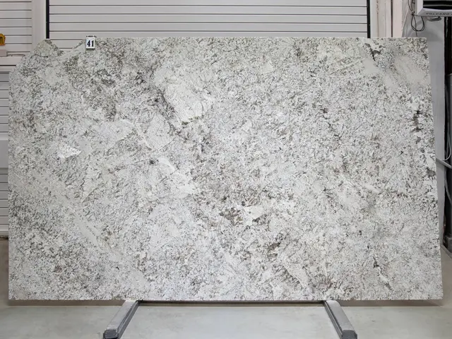 Слэб из гранита CREMA ANTICO полированный 3260x2000x30 мм, код 25705