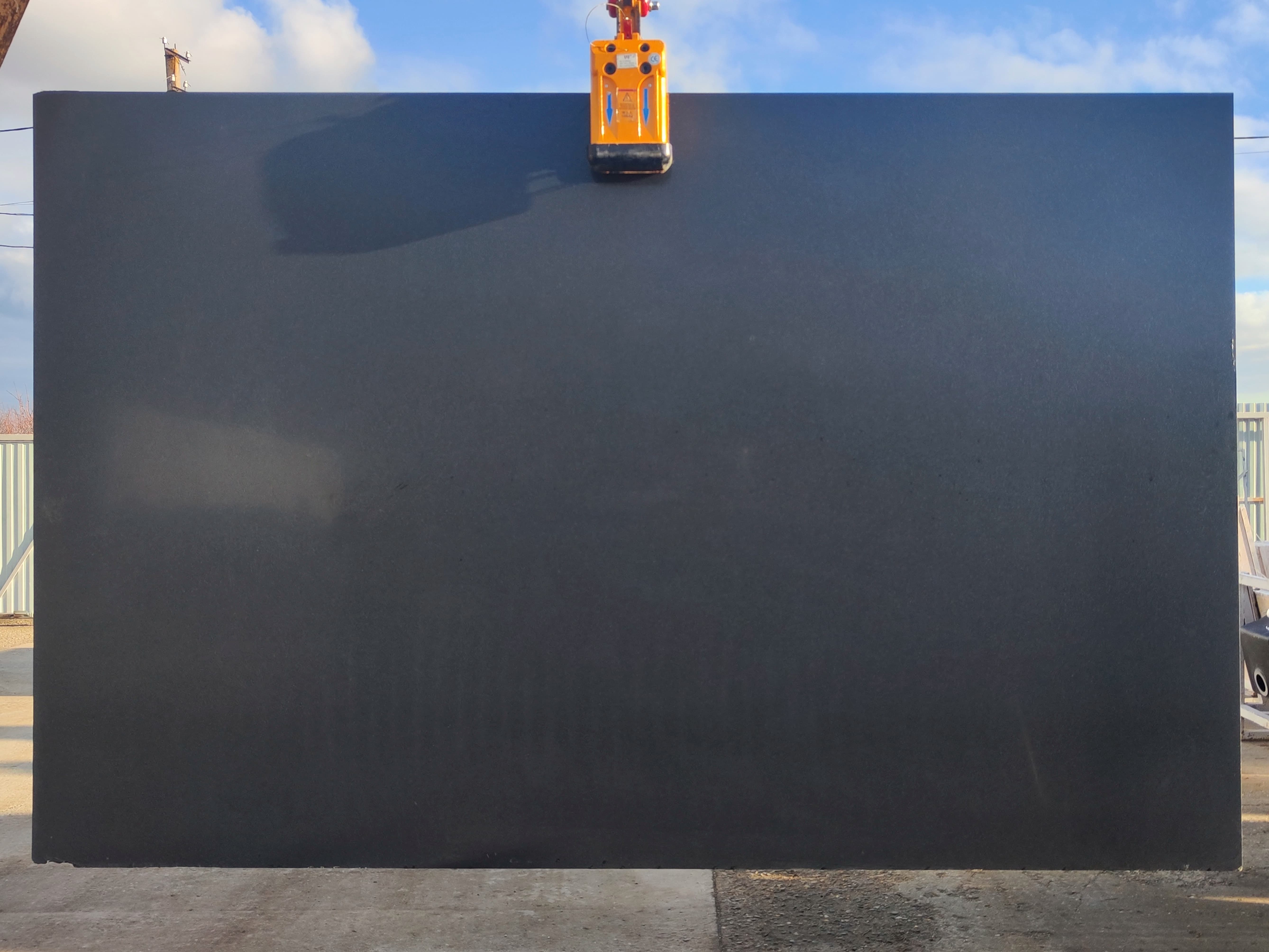 Слэб из гранита ABSOLUTE BLACK EXTRA матовый 3130x1960x20 мм, код 26432