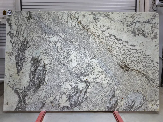 Слэб из гранита REAL BLANСO полированный 3210x2070x20 мм, код 28493