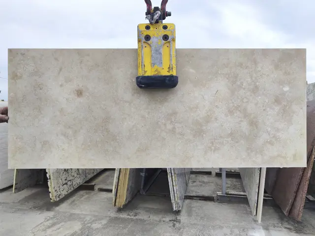 Полоса из мрамора GALALA полированный 1600x640x30 мм, код 23727