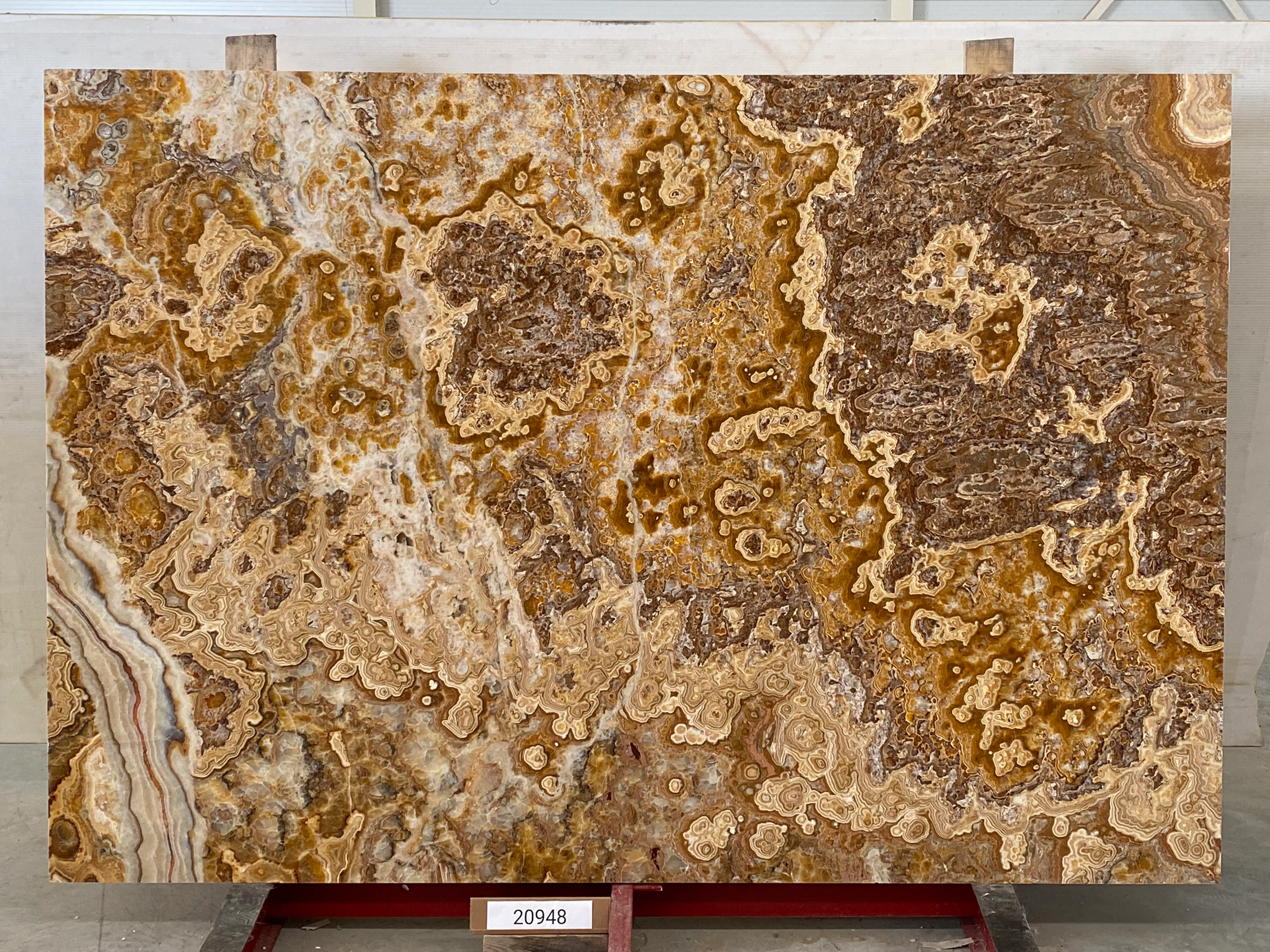 Слэб из оникса ONICE ROMANTIC BROWN полированный 2370x1630x20 мм, код 20948