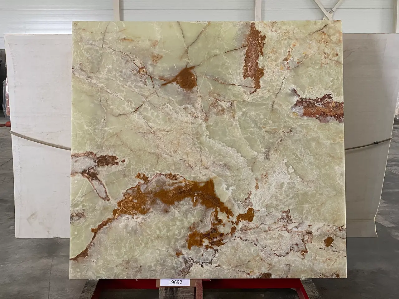 Слэб из оникса VERDE полированный 1970x1850x20 мм, код 19692