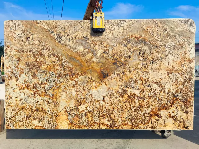 Слэб из гранита DELICATUS GOLD полированный 3300x1920x20 мм, код 12609