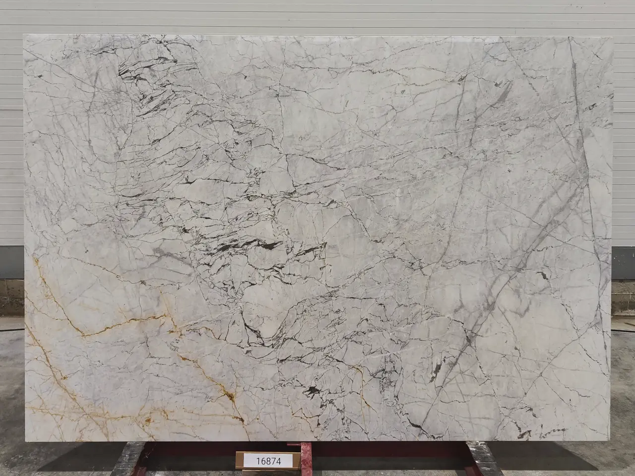 Слэб из мрамора STATUARIO полированный 2600x1800x20 мм, код 16874
