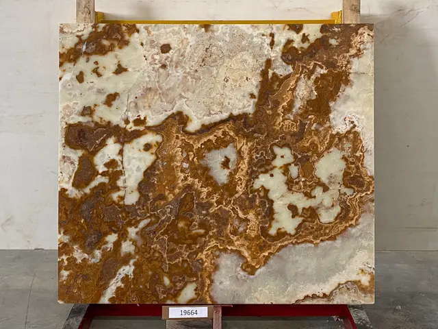 Слэб из оникса VERDE полированный 1750x1550x20 мм, код 19664