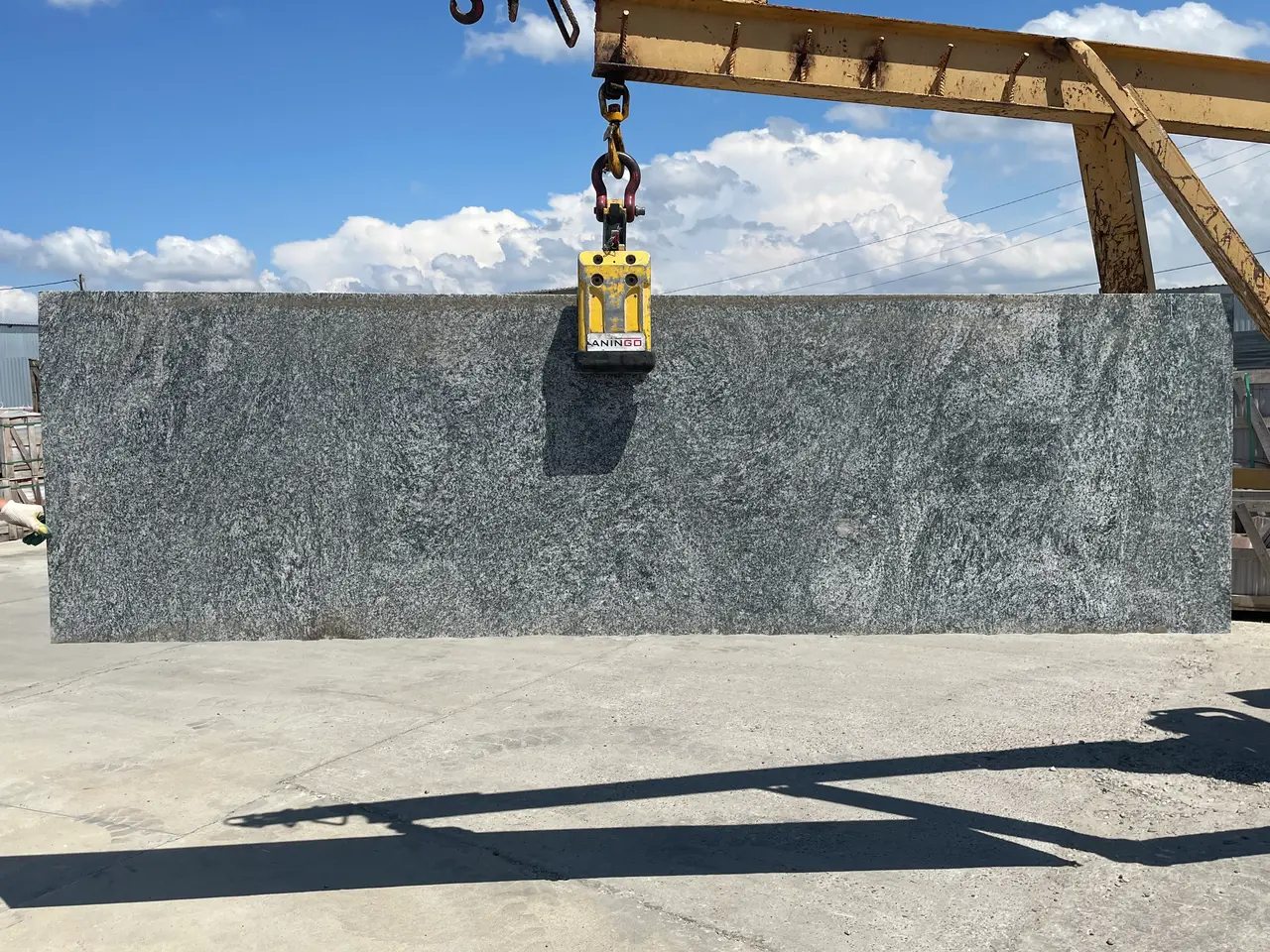 Полоса из гранита KUPPAM GREEN полированный 3170x910x20 мм, код 20946