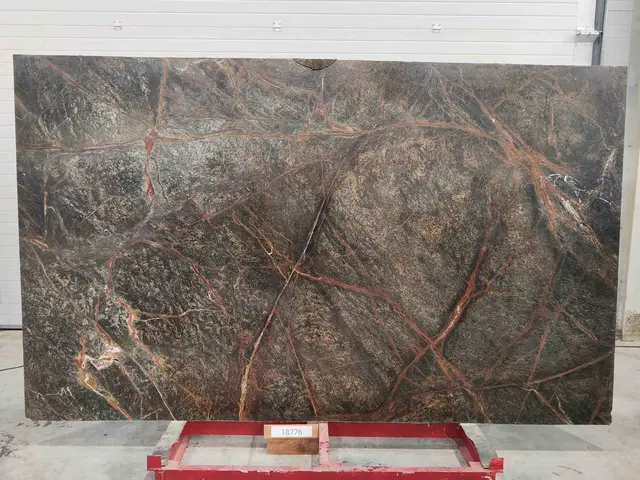 Слэб из мрамора BIDASAR GREEN полированный 3050x1840x30 мм, код 18776