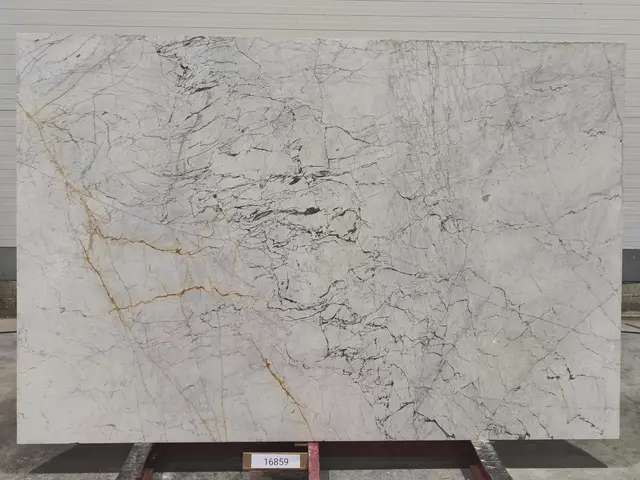 Слэб из мрамора STATUARIO полированный 2700x1800x20 мм, код 16859