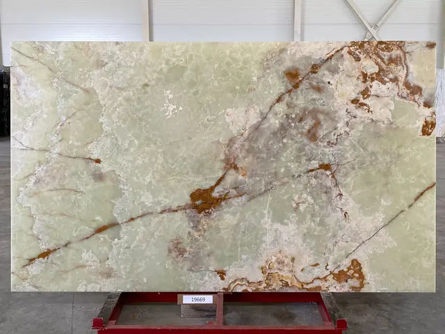 Слэб из оникса VERDE полированный 3050x1800x20 мм, код 19669