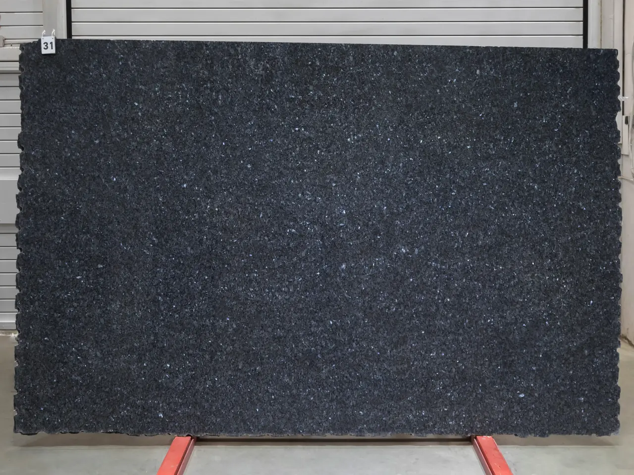 Слэб из лабрадорита BLUE PEARL полированный 2930x1910x20 мм, код 28470