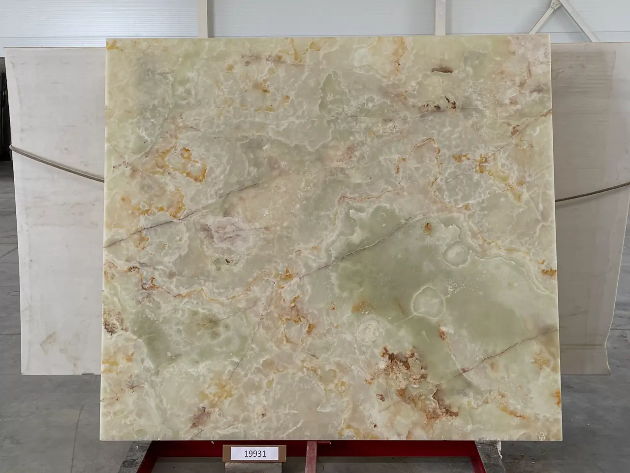 Слэб из оникса VERDE полированный 2040x1800x20 мм, код 19931