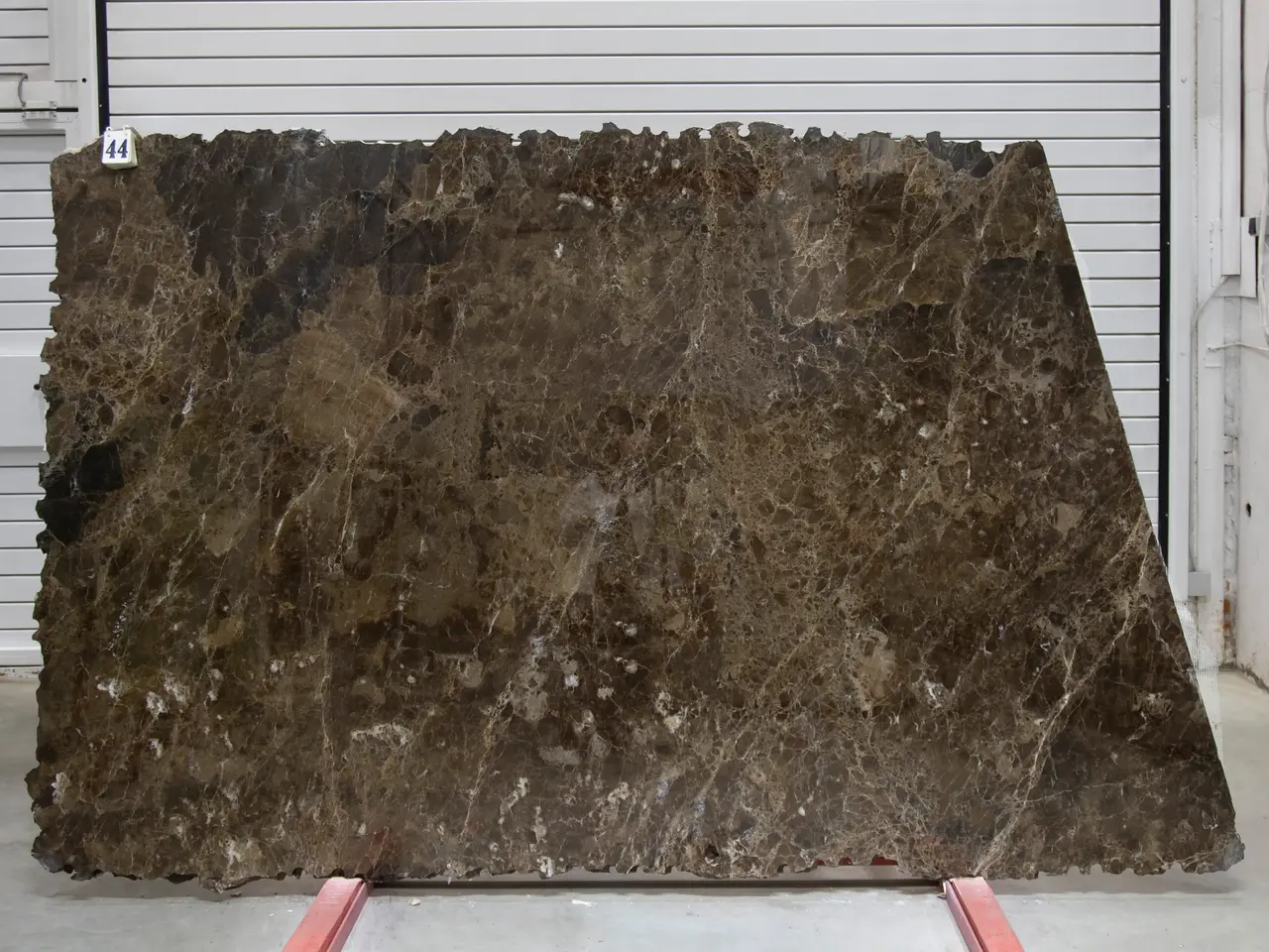 Слэб из мрамора EMPERADOR DARK полированный 2450x1720x20 мм, код 25803