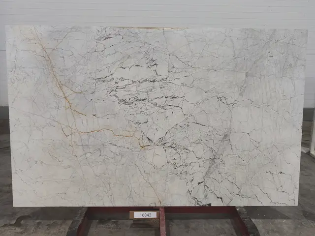 Слэб из мрамора STATUARIO полированный 2750x1700x20 мм, код 16842