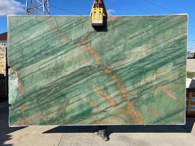 Слэб из кварцита DA VINCI полированный 3220x2000x20 мм, код 15806