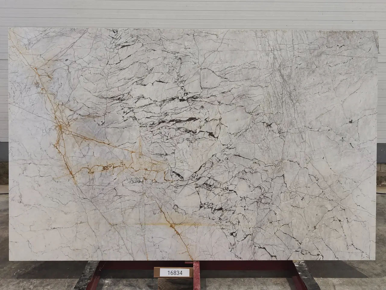 Слэб из мрамора STATUARIO полированный 2700x1700x20 мм, код 16834