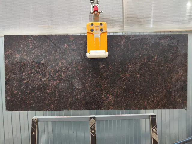 Полоса из гранита TAN BROWN полированный 1840x760x20 мм, код 28903