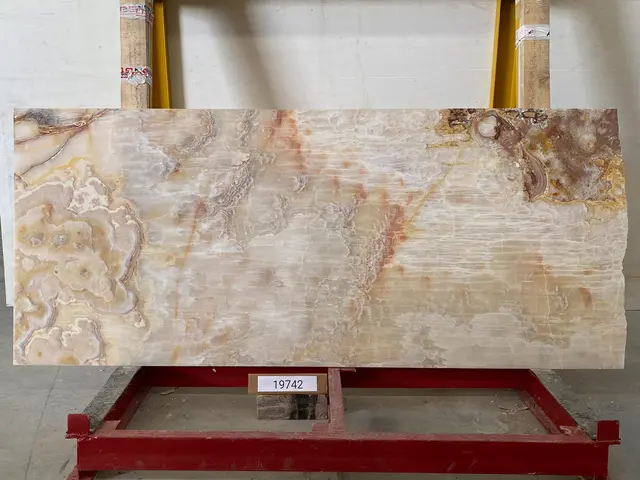 Полоса из оникса ONICE VIOLA полированный 2200x950x20 мм, код 19742